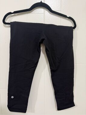 lululemon athletica Women’s Black Capri Leggings with Logo